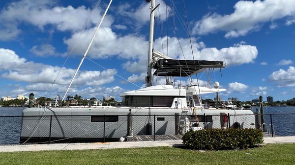 Lagoon 52
