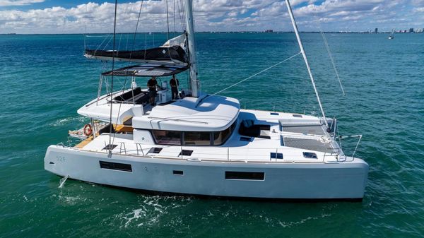 Lagoon 52