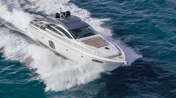 Pershing 70 