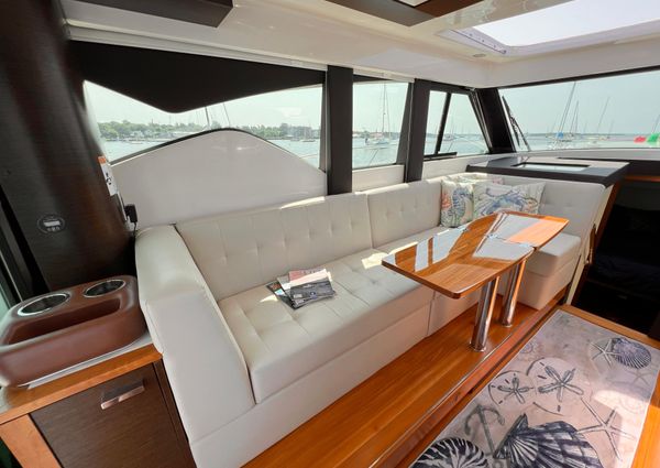 Tiara Yachts C39 Coupe image