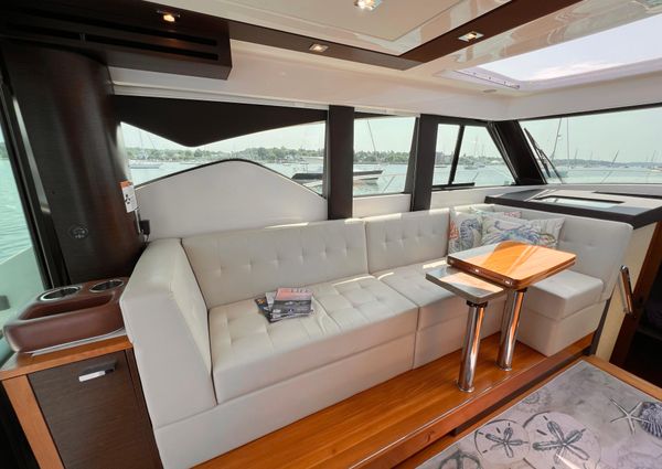 Tiara Yachts C39 Coupe image