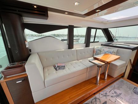 Tiara Yachts C39 Coupe image