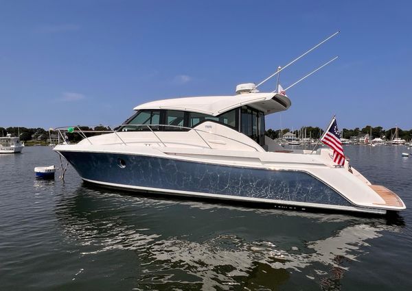 Tiara Yachts C39 Coupe image