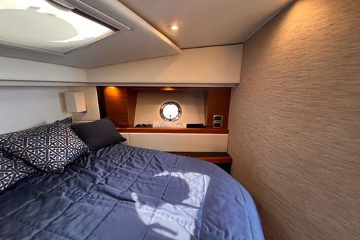 Tiara Yachts C39 Coupe image