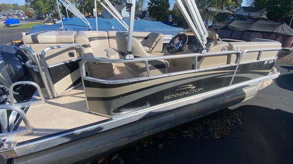 Bennington 20 SLI