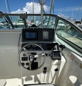 Boston-whaler 26-CONQUEST image