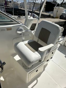 Boston-whaler 26-CONQUEST image