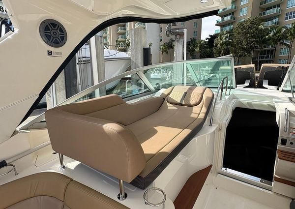 Sea Ray 350 Sundancer image