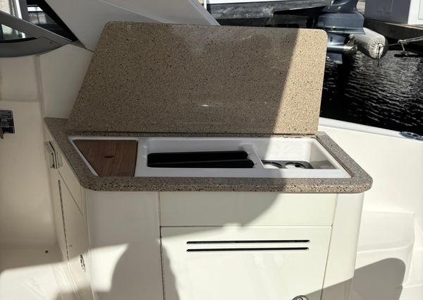 Sea Ray 350 Sundancer image