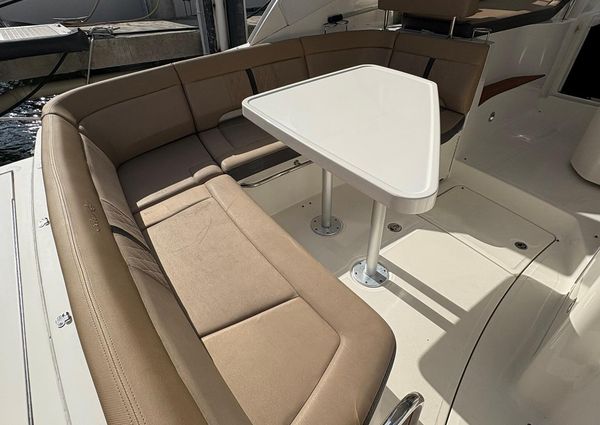 Sea Ray 350 Sundancer image