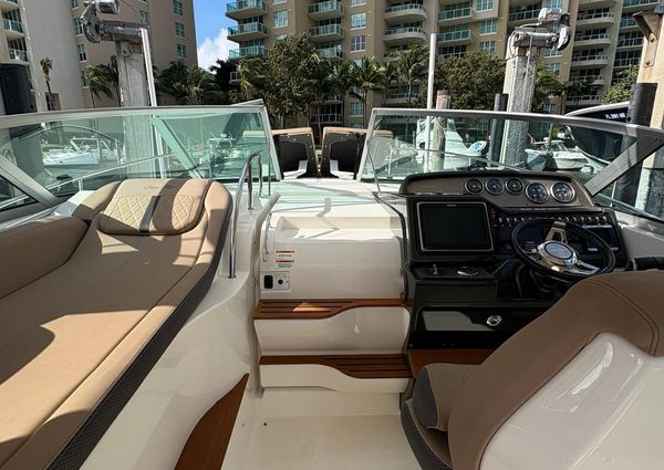 Sea Ray 350 Sundancer image