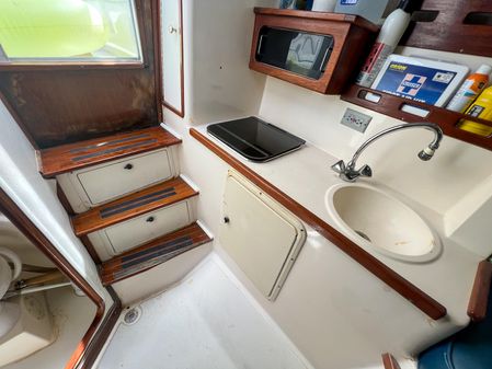 Contender 35 Side Console image