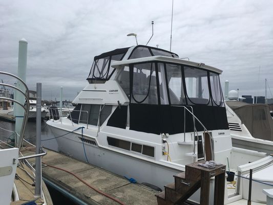 Carver 400-COCKPIT-MOTOR-YACHT - main image