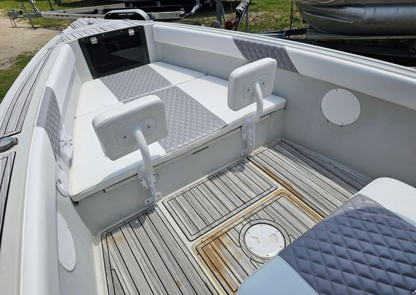 Donzi F23-CENTER-CONSOLE image