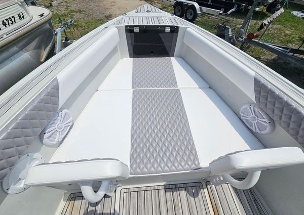 Donzi F23-CENTER-CONSOLE image