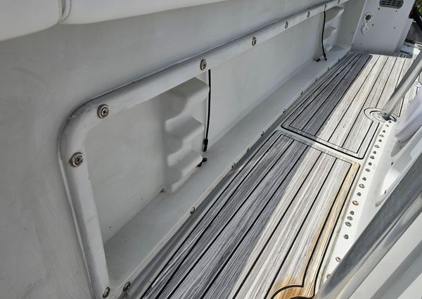 Donzi F23-CENTER-CONSOLE image