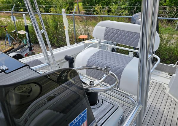 Donzi F23-CENTER-CONSOLE image