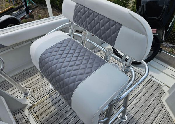 Donzi F23-CENTER-CONSOLE image