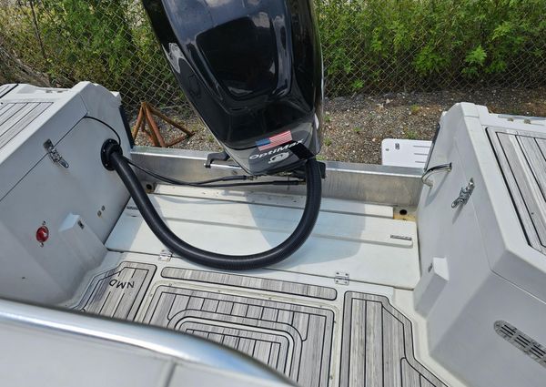 Donzi F23-CENTER-CONSOLE image