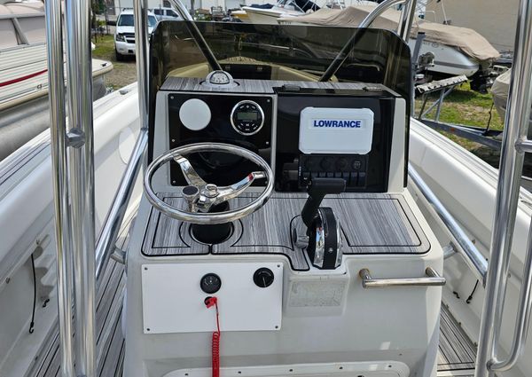 Donzi F23-CENTER-CONSOLE image