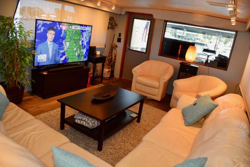 Hatteras 67 Cockpit Motor Yacht image