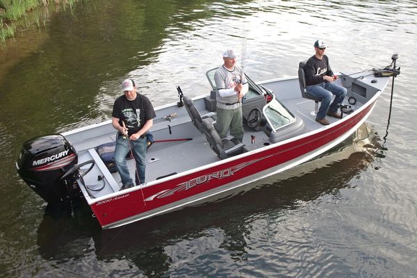 Lund 2000 Alaskan Sport - main image
