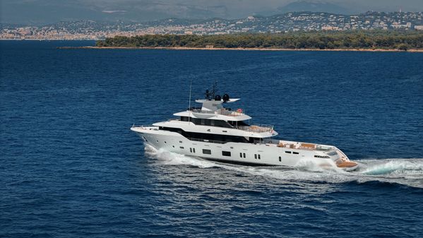 Canados Oceanic 143 Tri-Deck image
