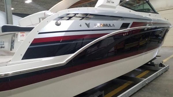 Formula 330 Crossover Bowrider 