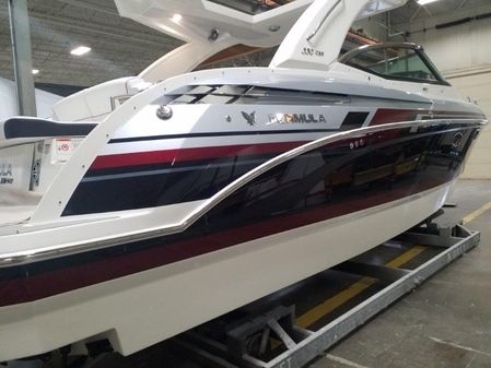Formula 330 Crossover Bowrider image