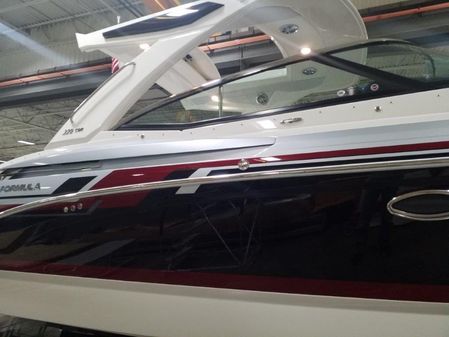 Formula 330 Crossover Bowrider image