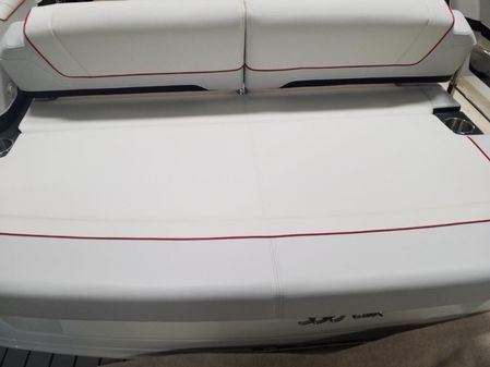 Formula 330 Crossover Bowrider image