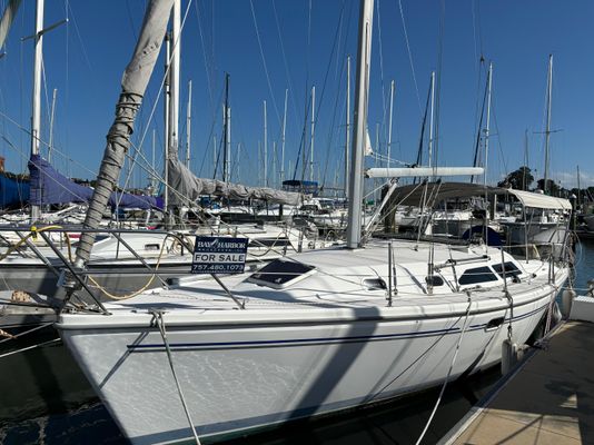 Catalina 310 - main image