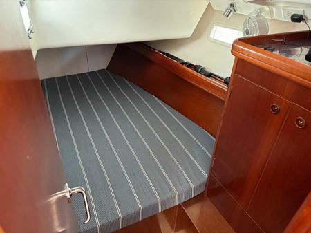 Beneteau 393 image