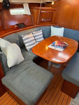 Beneteau 393 image