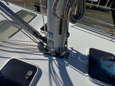 Beneteau 393 image