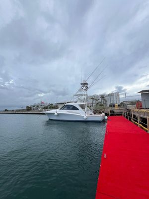 Hatteras 45 Express Cruiser - main image