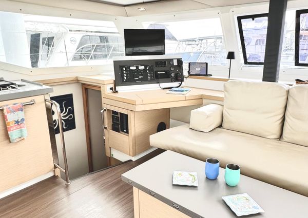 Fountaine Pajot Lucia 40 image