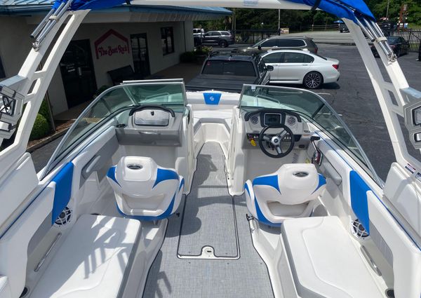 Chaparral 23 Surf image