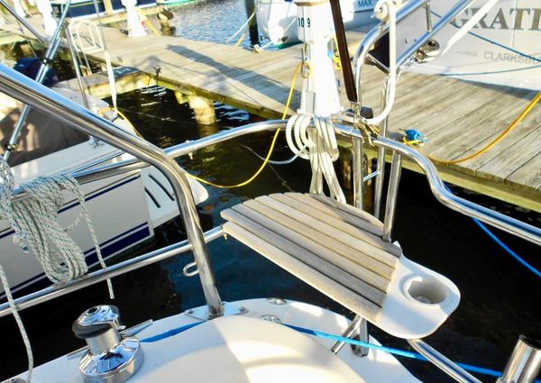 Hunter 36 image