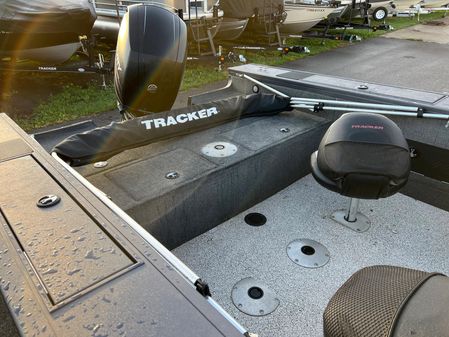 Tracker Targa V-18 WT image