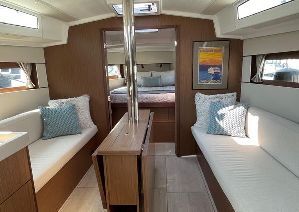 Beneteau Oceanis 38.1 image