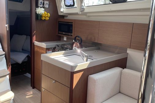 Beneteau Oceanis 38.1 image