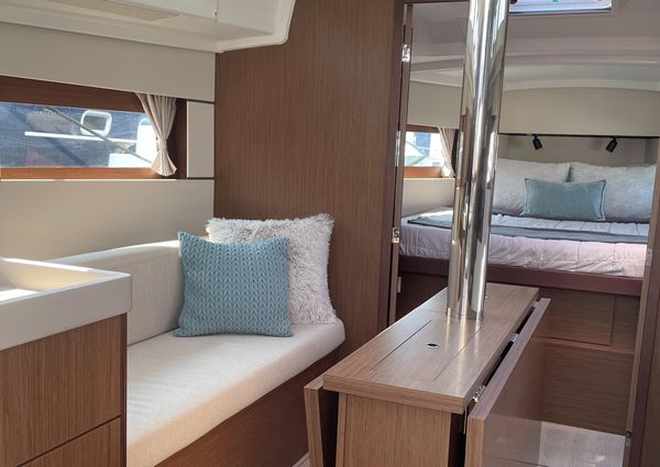 Beneteau Oceanis 38.1 image