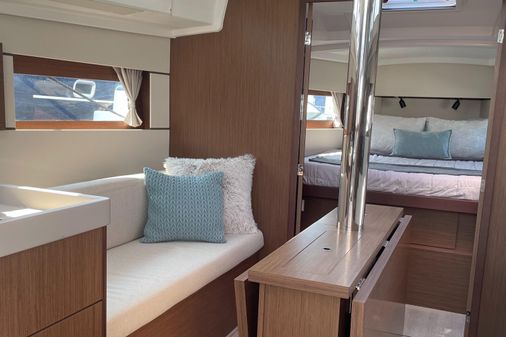 Beneteau Oceanis 38.1 image