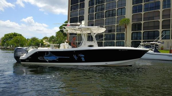 Robalo R300 Center Console