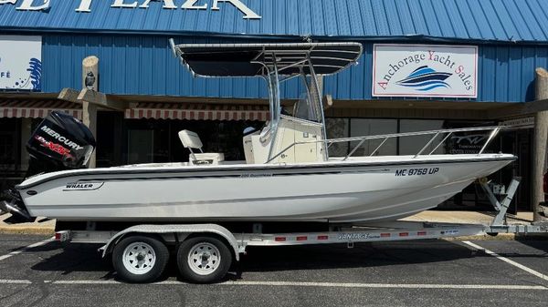 Boston Whaler 220 Dauntless 