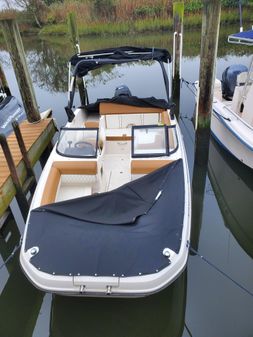 Bayliner DX-2000 image
