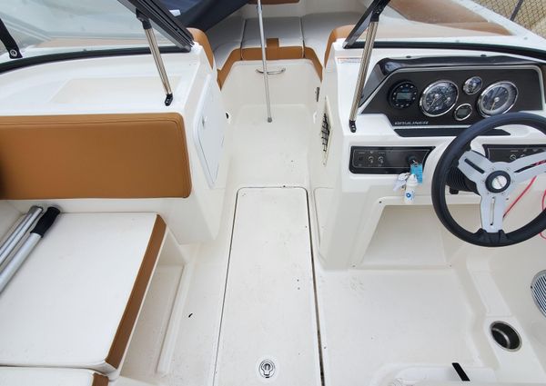 Bayliner DX-2000 image