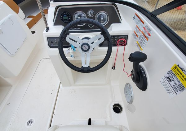 Bayliner DX-2000 image