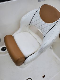 Bayliner DX-2000 image